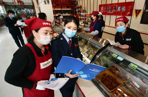 遼寧稅務創新服務 線上宣傳與線下服務融合，美甲服務點亮稅收宣傳月新模式